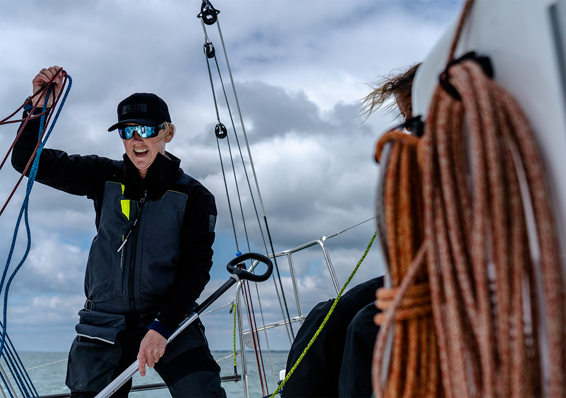 Image of Shirley Robertson sailing